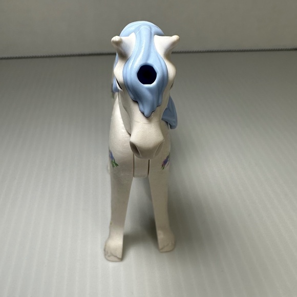 Playmobil Unicorn, White with Blue Hair, Flower Garland - Picture 4 of 6